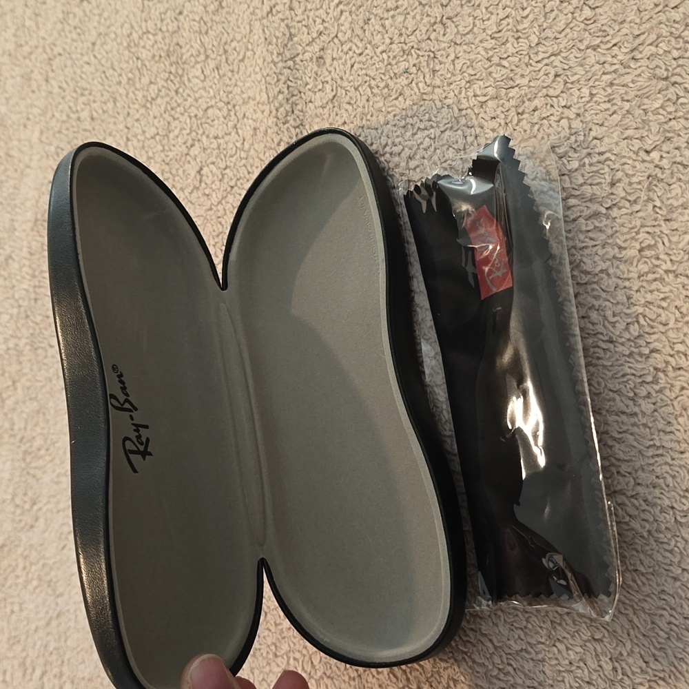 RAY-BAN Sunglasses Case with Cleaning Cloth | Black Hard Shell Eyewear Protector - Picture 3 of 9